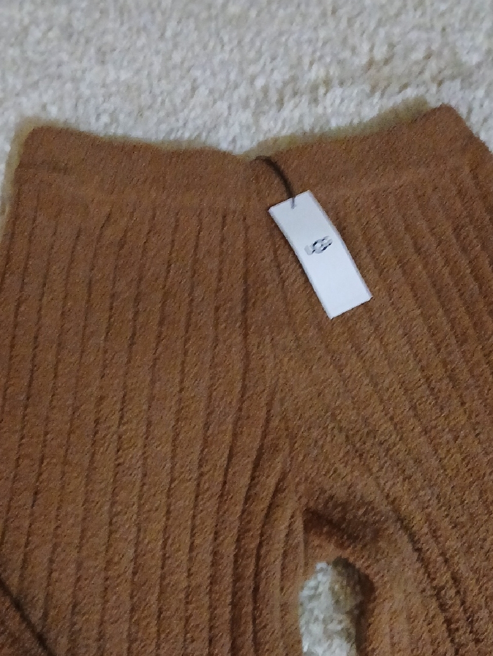 UGG LOUNGE SET (PLEASE READ DESCRIPTION) - Picture 7 of 9